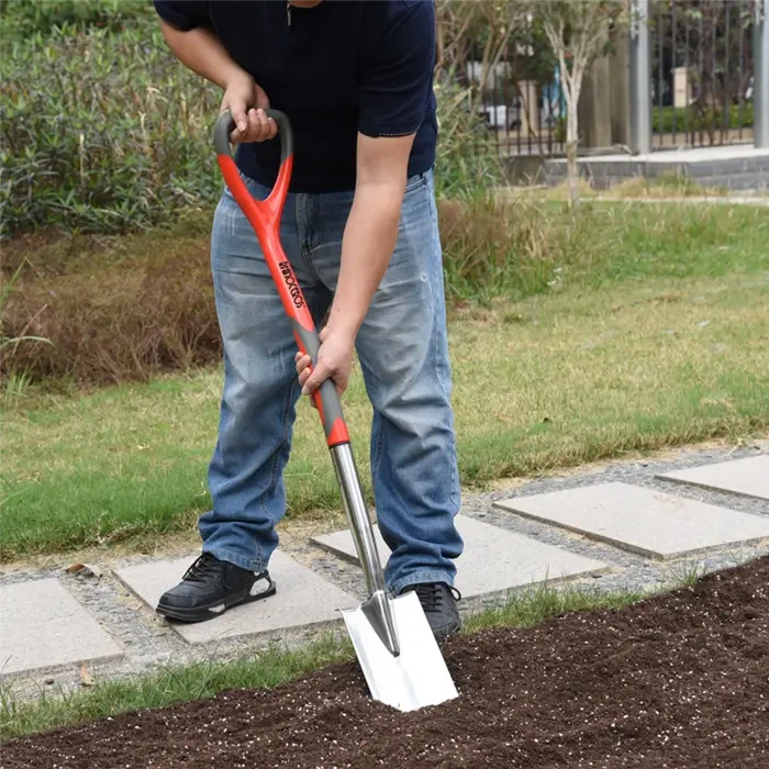 Edelstahl vs. Kohlenstoff: Auswahl von Gartengeräten
